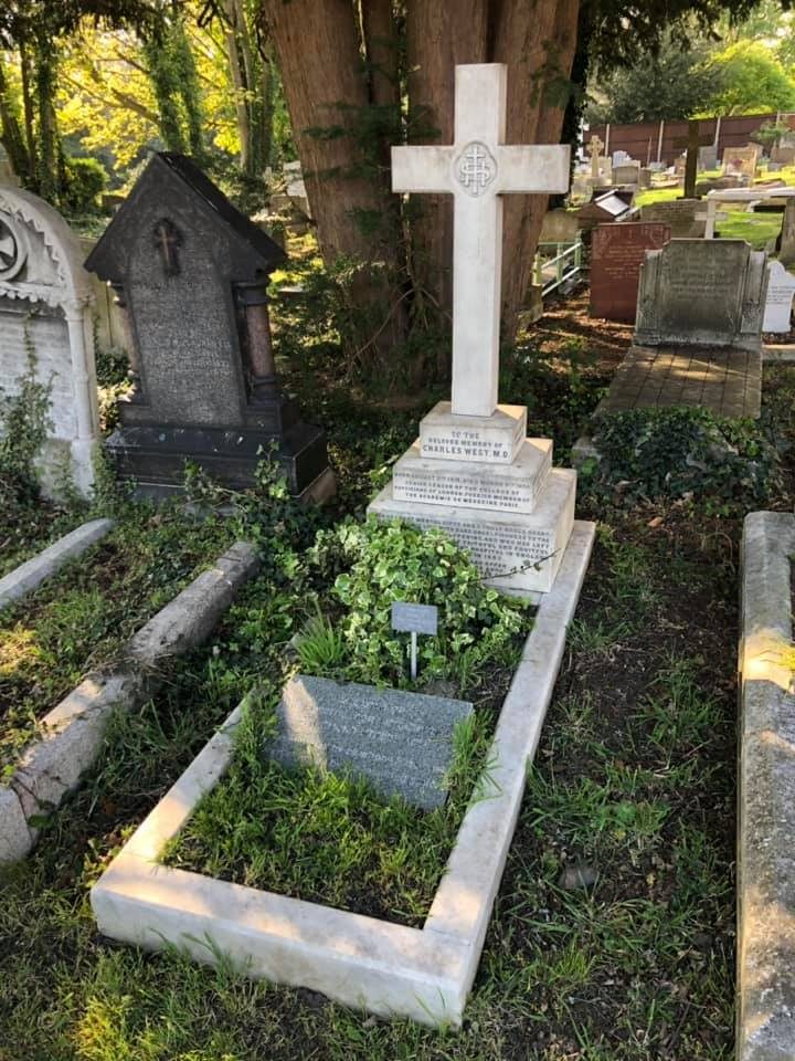 Charles West's tomb,  Chislehurst (by Adrian Thomas) (3).jpg